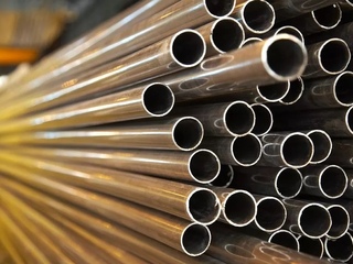 Труба алюминиевая толстостенная прессованная АМг3 125х20 мм 0 - в «Монолит-Металлопрокат».